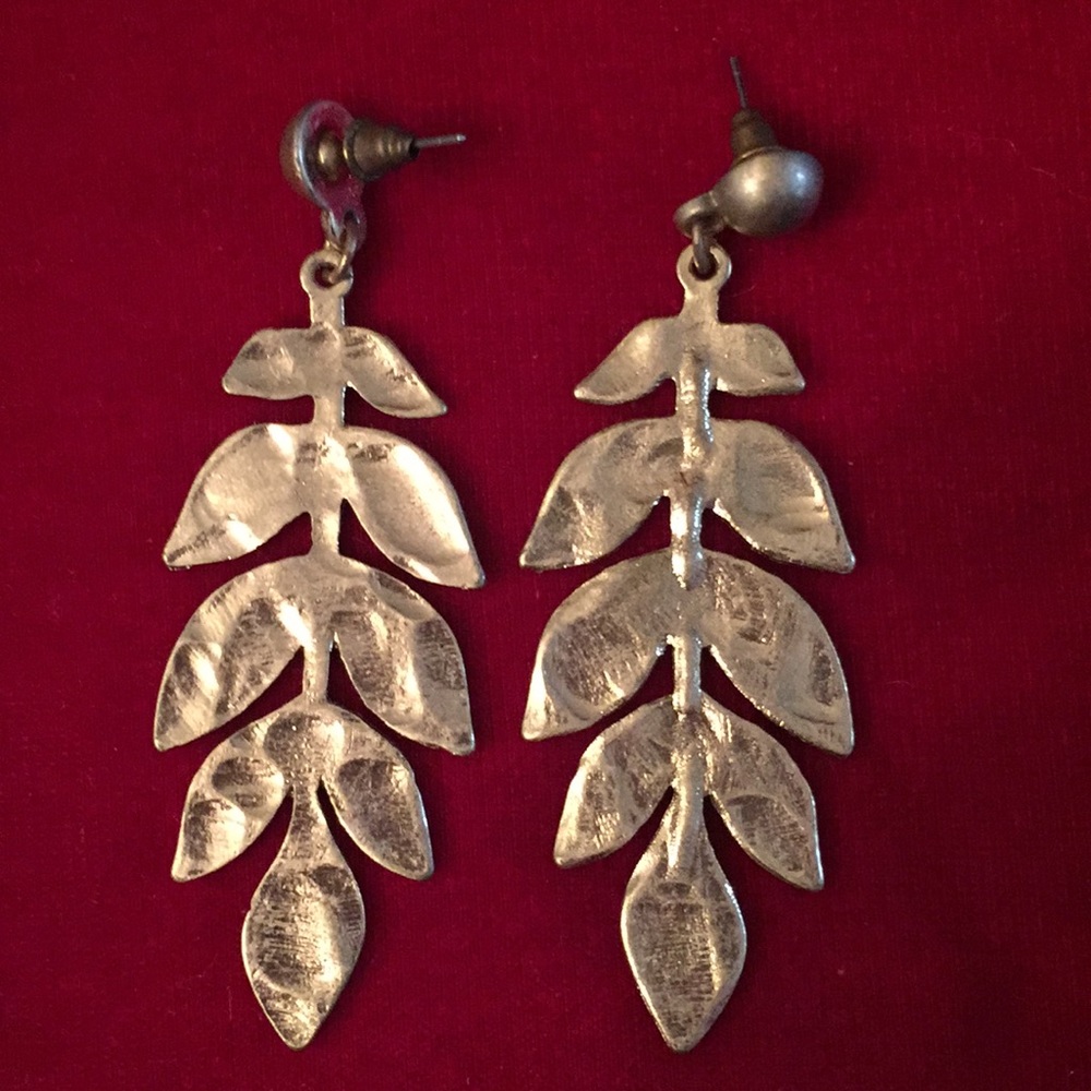 Leaf Design Post Back Earnings - image 2